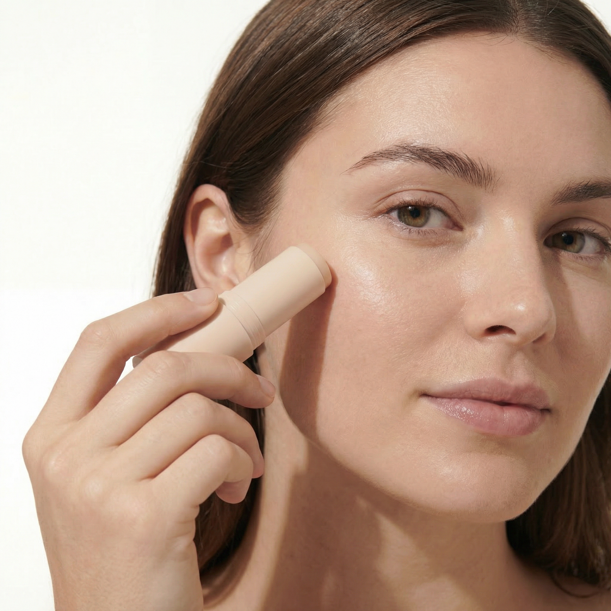 Invisible sous le maquillage — aucune friction dans ta routine